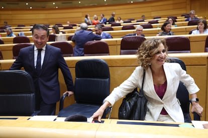 El ministro de Asuntos Exteriores, Unión Europea y Cooperación, José Manuel Albares, junto a la vicepresidenta primera y ministra de Hacienda, María Jesús Montero, durante la sesión del Pleno del Senado celebrada este martes en Madrid.